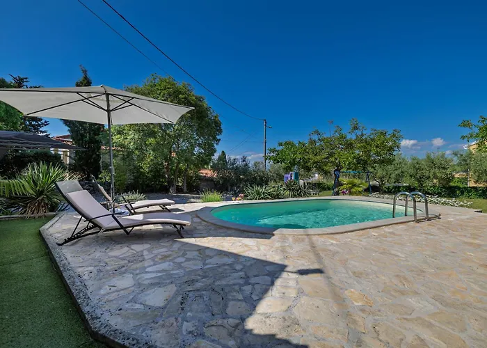 וילה Ivona With Pool *