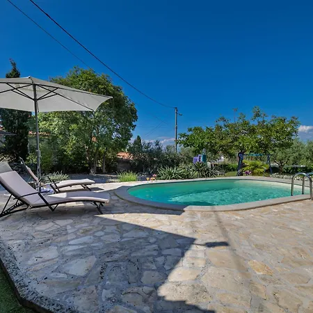 Vilă Ivona With Pool *