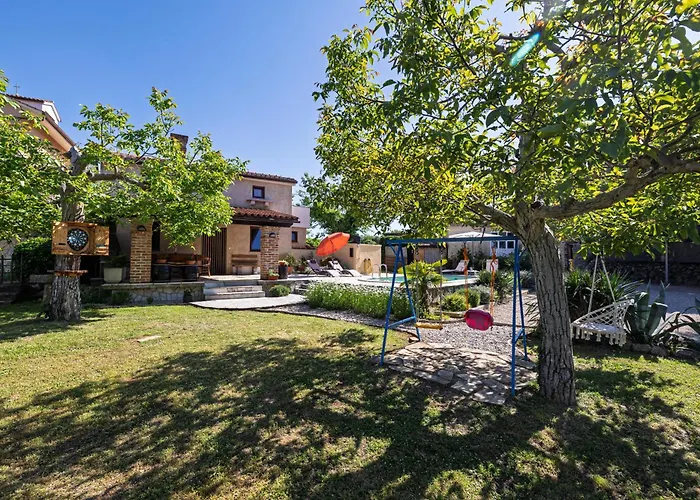 Ivona With Pool Villa *